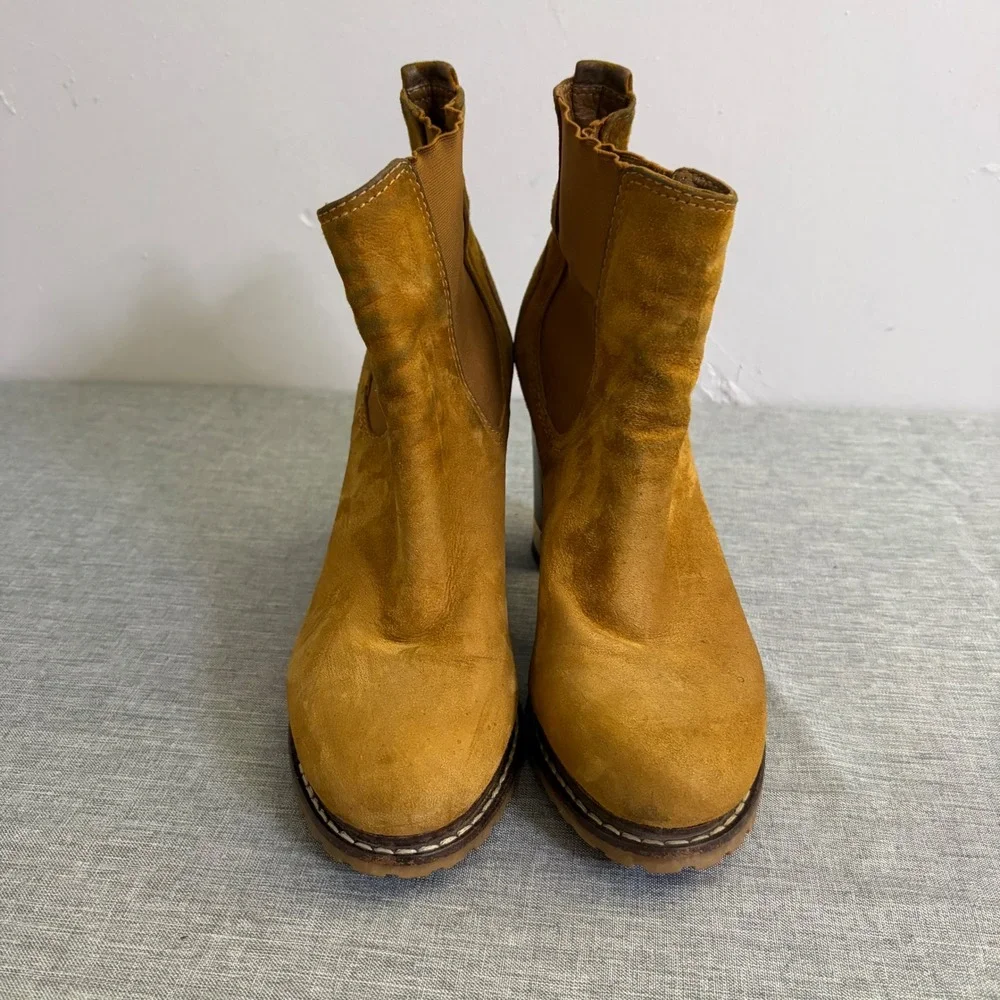 Tory Burch Booties Womens 6.5 Tan Suede Chelsea Block Heel Lug Sole Gold Logo